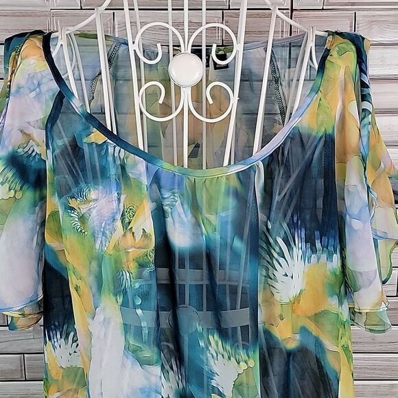 a.n.a watercolor print blouse  Size L - Picture 2 of 11
